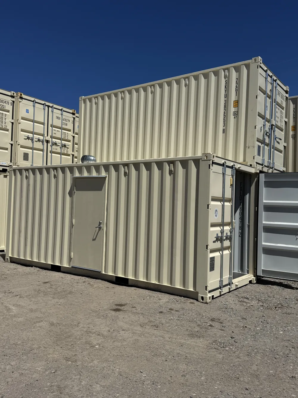 20' Standard One Trip w/man door and rooftop vent: FXLU 180478-2